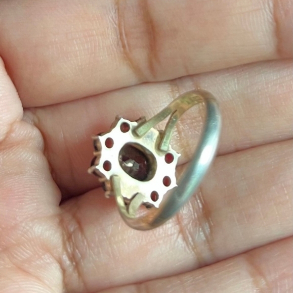 Vintage Bohemian Sterling Silver and Garnet Ring - Picture 5 of 7
